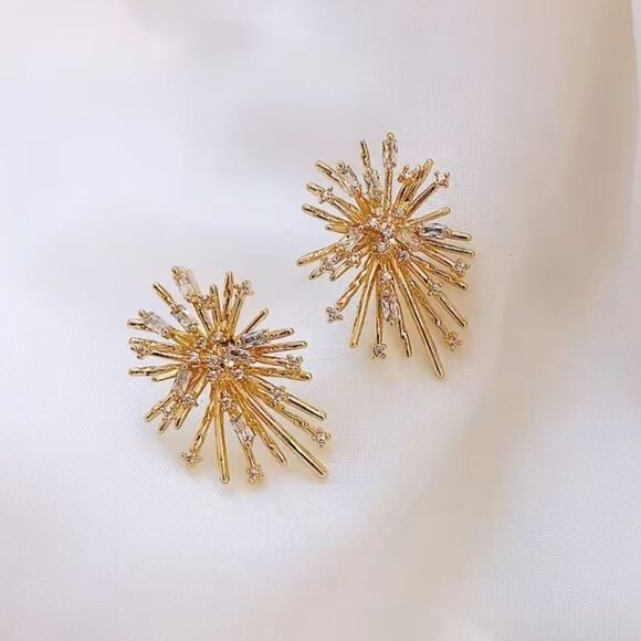New ZARA Starbrust cz Stud Earrings Firework Star - Picture 4 of 11